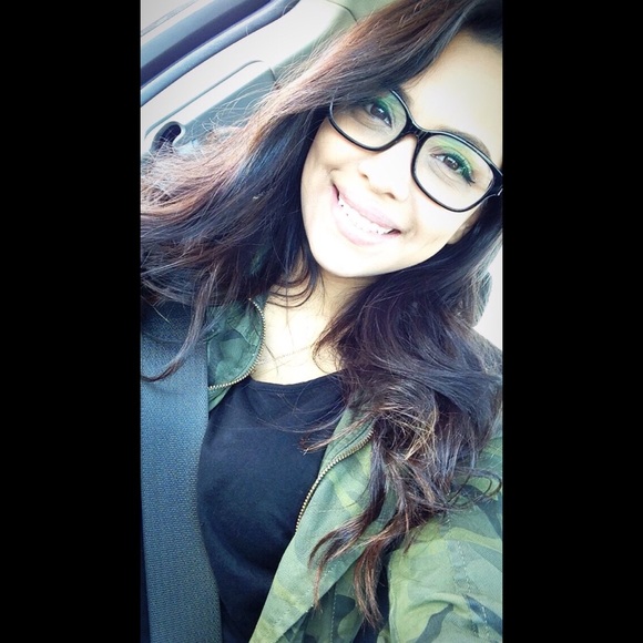 Meet your Posher, Ana - Picture 2 of 2