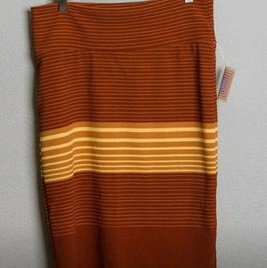 Bnwt Lularoe large striped Cassie skirt.