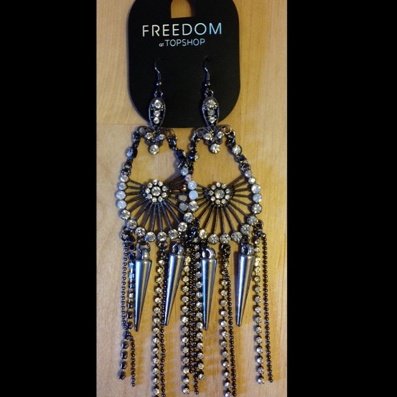 Jewelry - Picture 2 of 3