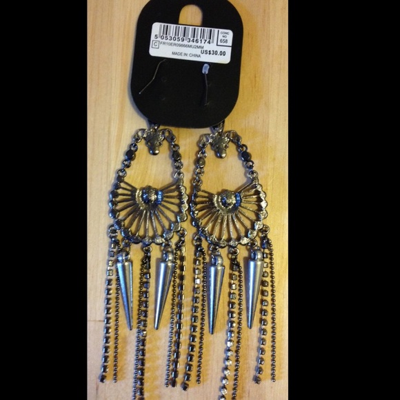 Jewelry - Picture 3 of 3