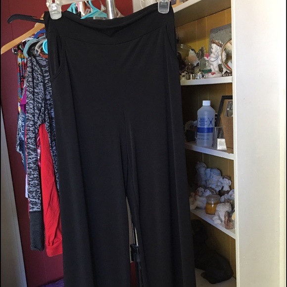 Black pocket palazzos