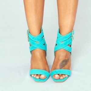 Turquoise pumps
