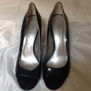 Marc Fisher 8.5 navy blue heel
