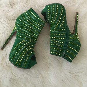 24 HOUR SALE! Stylist Hot Peak-A-Boo Heels