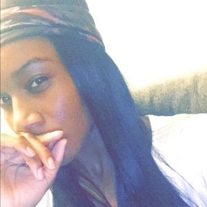 Meet your Posher, Elise