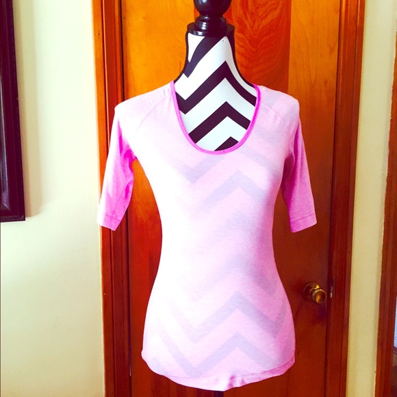 Nike Pro Tee Shirt in Pink