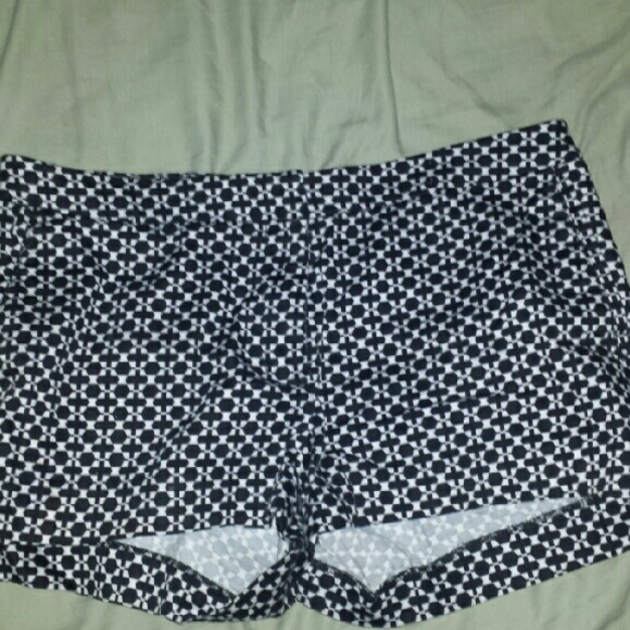 H&M Black and white shorts