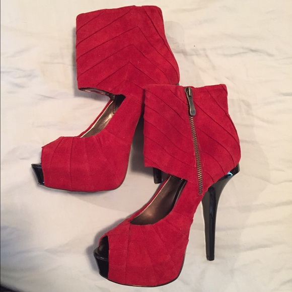 Bebe beautiful suede style red heels