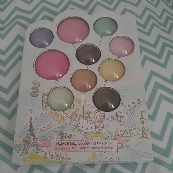 Hello kitty mon amour palette