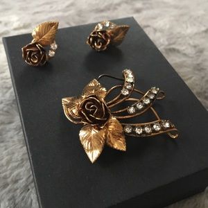Vintage set brooch & screw back earrings