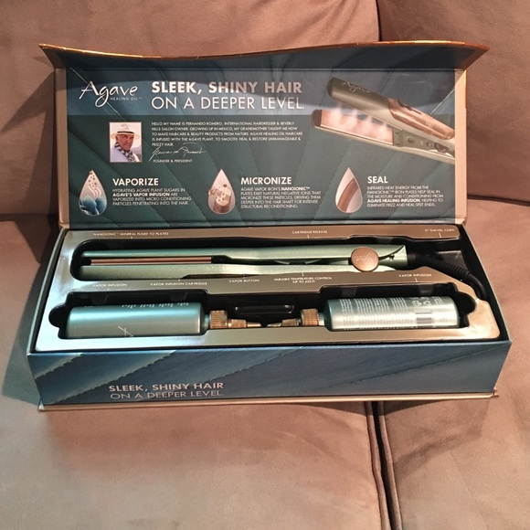 NEW IN BOX! Agave healing oil vapor iron.