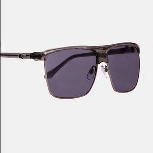Quay Mogal Sunglasses Gunmetal Grey