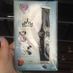 ✨🍎🐍Brand New Disney Descendants Bracelet🐍🍎✨
