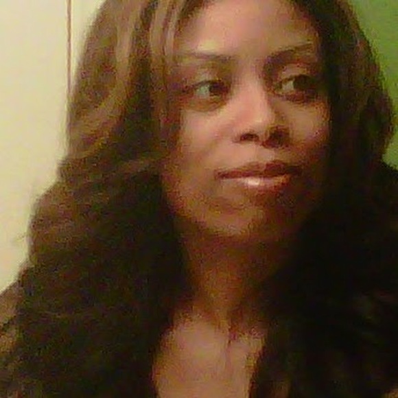 Meet your Posher, Saqwona - Picture 1 of 1