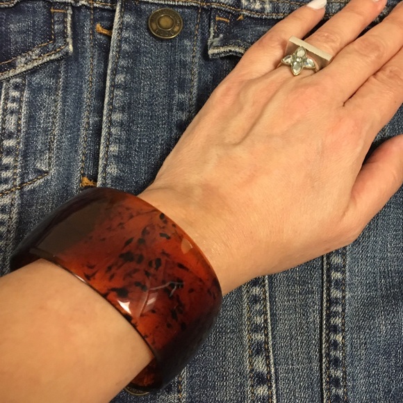 Tortoise shell-toned bangle - Picture 1 of 3