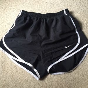 black nike tempos