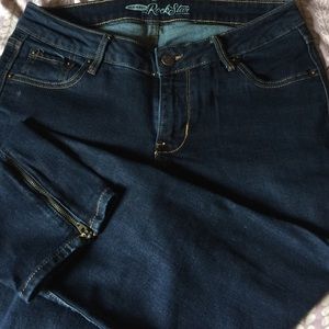 Size 10 old navy rockstar skinny jeans