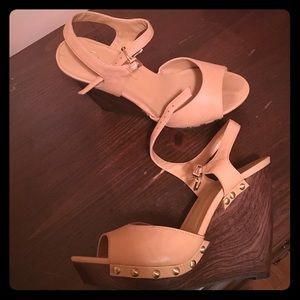 Nude wedges