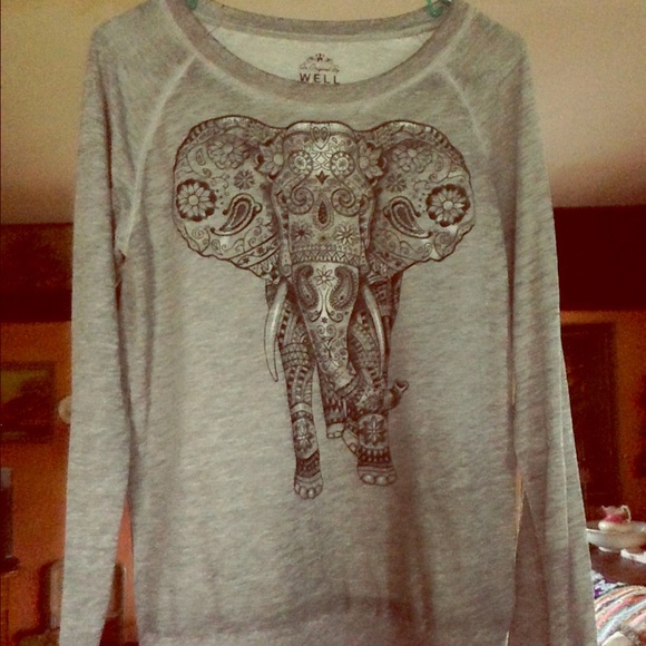 Very cute sweatshirt with elephant. Size small