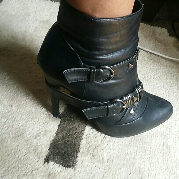 Shoes - Picture 2 of 3