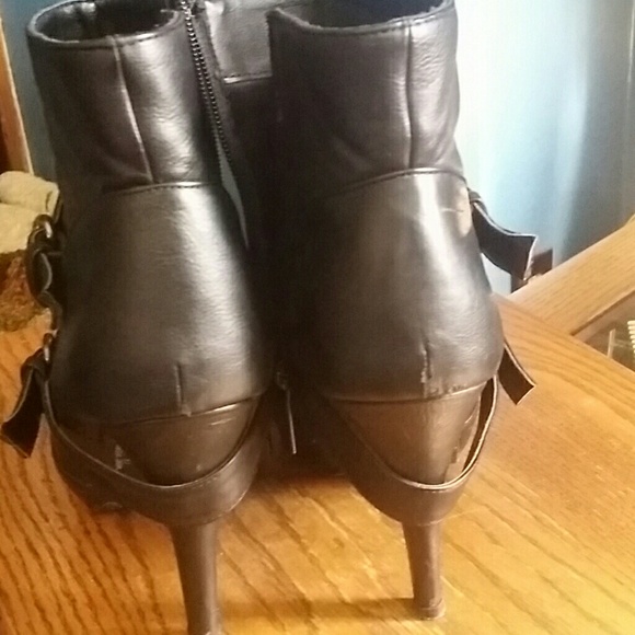 Shoes - Picture 3 of 3