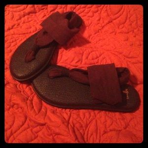 Sanuk sandals! Super comfortable brand new!