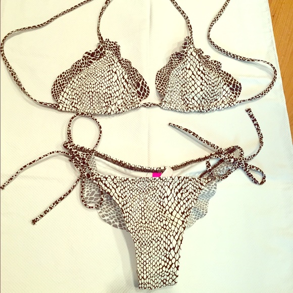 VS 2 pc B&W print. XS/TP