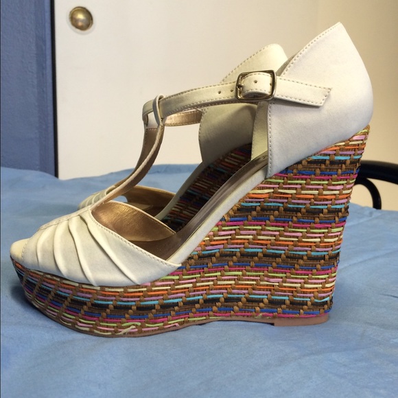 NWOB SZ 7 Wedge Sandles