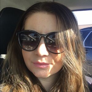 Meet your Posher, Ivi