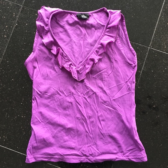 H&M ruffle v neck top