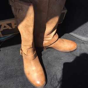 Ariat riding boots.