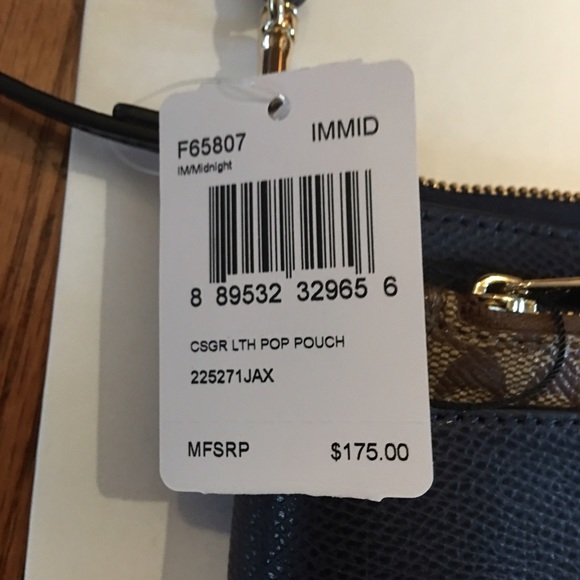 Coach large Wristlet🆕Great for Xmas☃️☃️☃️☃️ - Picture 3 of 5