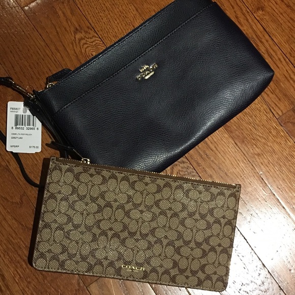 Coach large Wristlet🆕Great for Xmas☃️☃️☃️☃️ - Picture 5 of 5