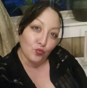 Meet your Posher, Adela