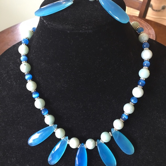 Necklace and matching earrings - Picture 1 of 1