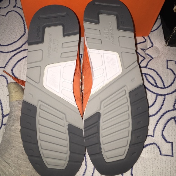 New Balance - Picture 2 of 4