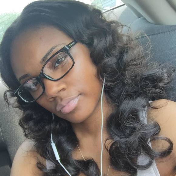 Meet your Posher, Kayla