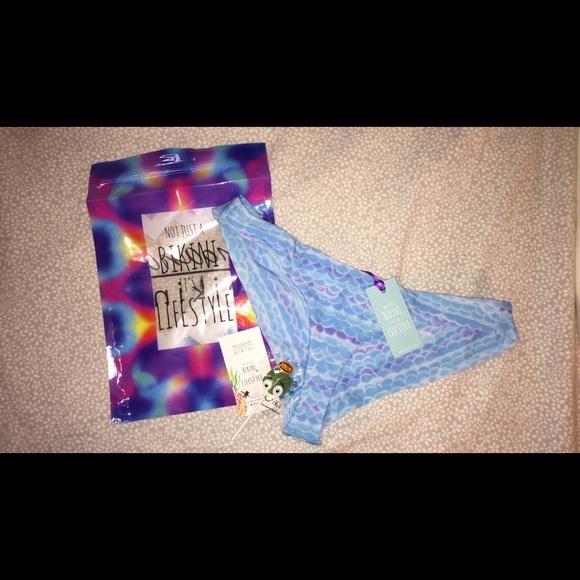 Snapper Moana Bikini Bottom Size Medium NWT