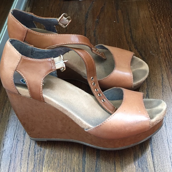 Dr. Scholl's tan wedges