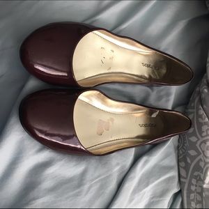 Maroon shiny flats