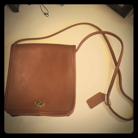 Beautiful vintage camel colored coach bag