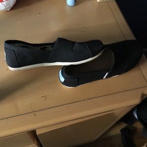 Size 8 Classic Black Toms