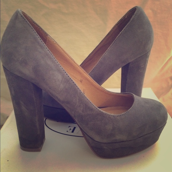 Steve Madden BETTTY Suede Gray Platforms