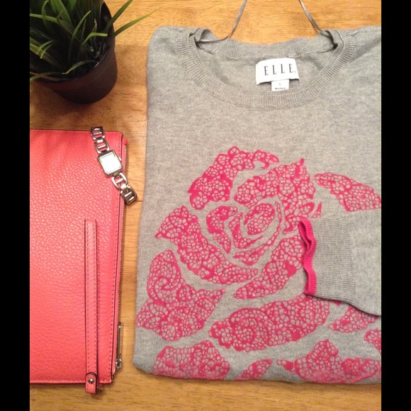 Elle Tops - Lightweight gray sweater with velvet lacy rose