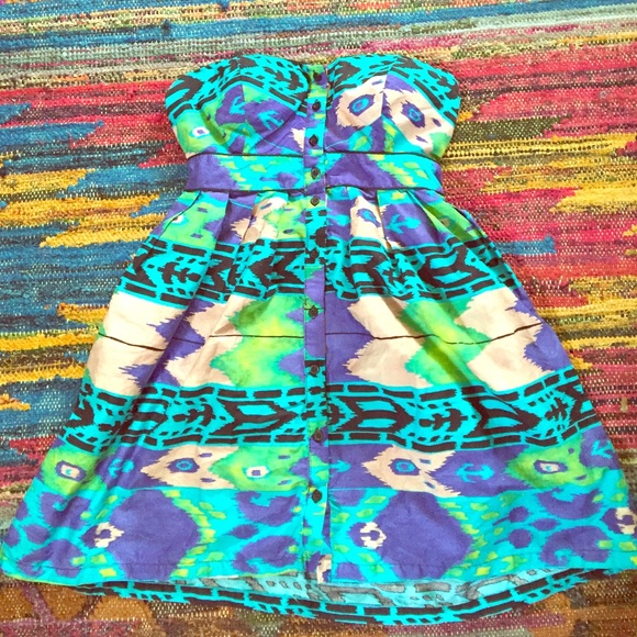 Strapless tribal print dress with pockets!