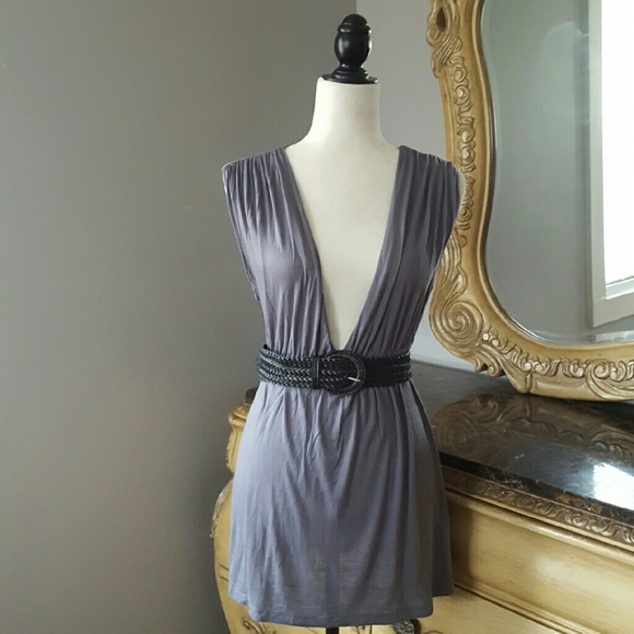 Tops - 💕HOST PICK💕 Low V Neck Top with Belt