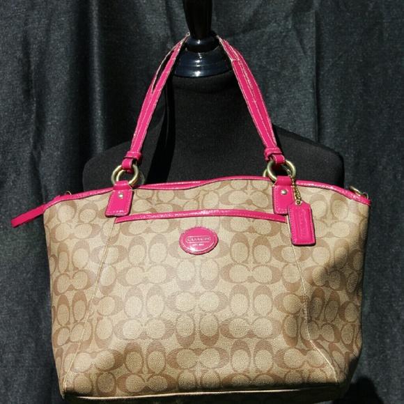 PEYTON POCKET TOTE
COACH F19816 GUC
