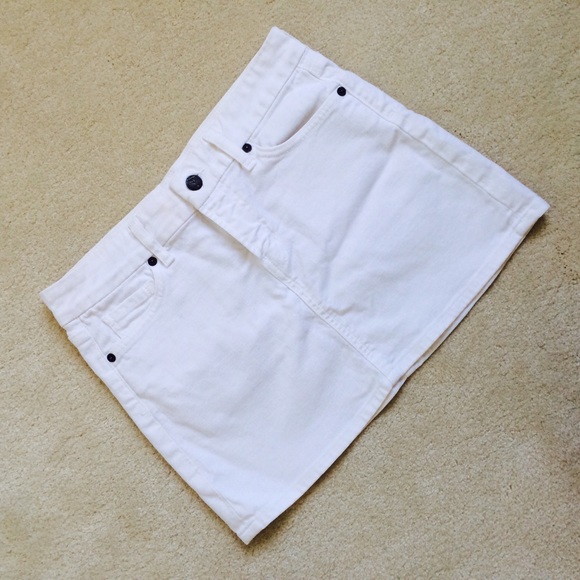 White denim skirt