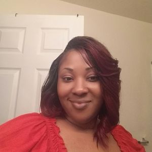 Meet your Posher, Leona