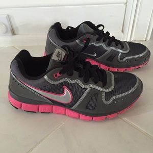 Nike women's sneaker size 8.5